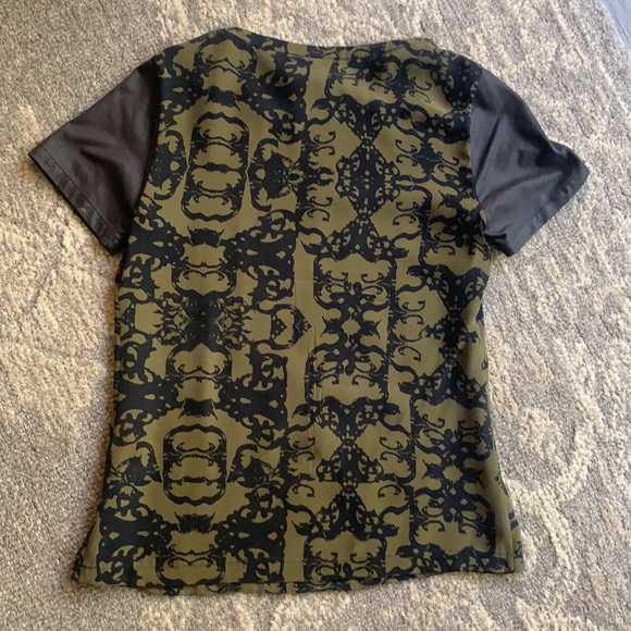 Addison Silk Short Sleeve Top in Olive Green Print - Picture 2 of 6
